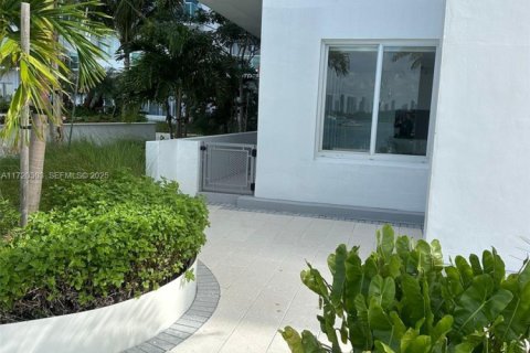 Condo in Miami Beach, Florida, 1 bedroom  № 2185825 - photo 9