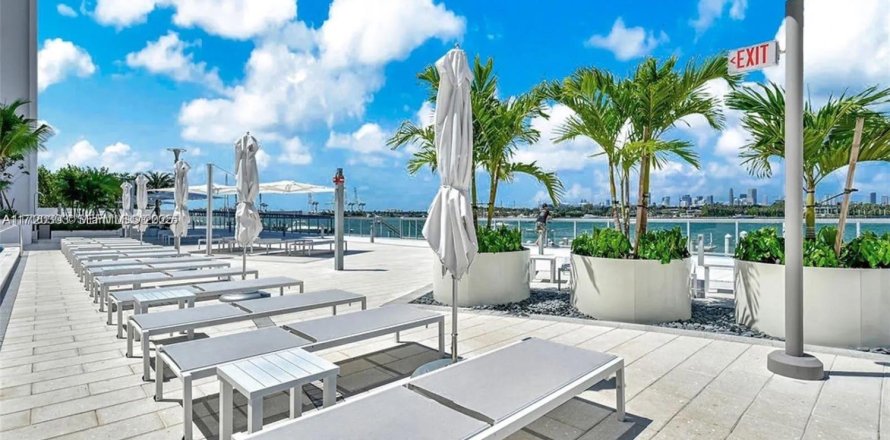 Condo in Miami Beach, Florida, 1 bedroom  № 2185825