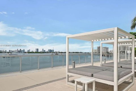 Condo in Miami Beach, Florida, 1 bedroom  № 2185825 - photo 3