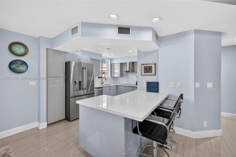 Townhouse in Fort Lauderdale, Florida 3 bedrooms, 154.03 sq.m. № 2389830 - photo 9