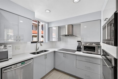 Townhouse in Fort Lauderdale, Florida 3 bedrooms, 154.03 sq.m. № 2389830 - photo 15