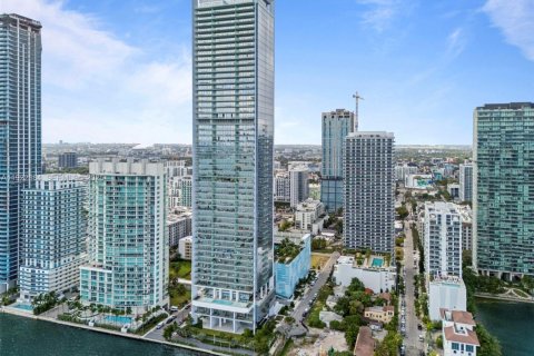 Copropriété à louer à Miami, Floride: 2 chambres, 102.66 m2 № 1976696 - photo 1