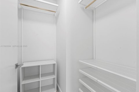 Copropriété à louer à Miami, Floride: 2 chambres, 102.66 m2 № 1976696 - photo 17