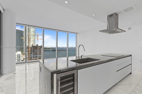 Copropriété à louer à Miami, Floride: 2 chambres, 102.66 m2 № 1976696 - photo 3