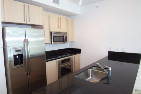 Condominio en alquiler en Miami, Florida, 1 dormitorio, 65.68 m2 № 1888885 - foto 4