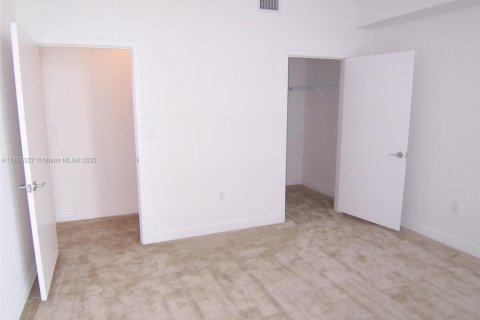 Condominio en alquiler en Miami, Florida, 1 dormitorio, 65.68 m2 № 1888885 - foto 8