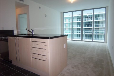 Condominio en alquiler en Miami, Florida, 1 dormitorio, 65.68 m2 № 1888885 - foto 2