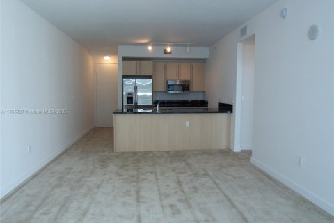 Condominio en alquiler en Miami, Florida, 1 dormitorio, 65.68 m2 № 1888885 - foto 3