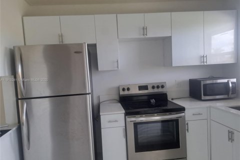 Copropriété à louer à Sunrise, Floride: 2 chambres, 78.97 m2 № 1969406 - photo 2