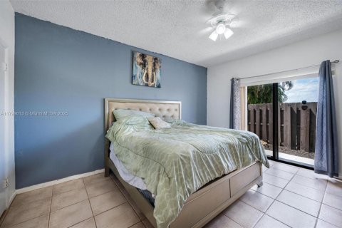 Townhouse in Palm Springs, Florida 3 bedrooms, 139.35 sq.m. № 1936821 - photo 15