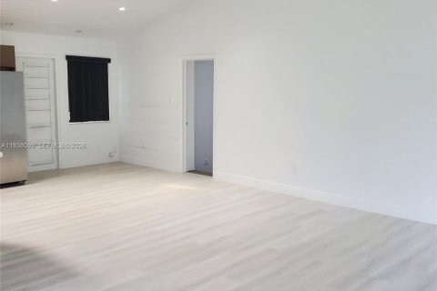 Villa ou maison à louer à Miami, Floride: 3 chambres, 261.43 m2 № 1995778 - photo 2