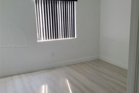 Villa ou maison à louer à Miami, Floride: 3 chambres, 261.43 m2 № 1995778 - photo 6