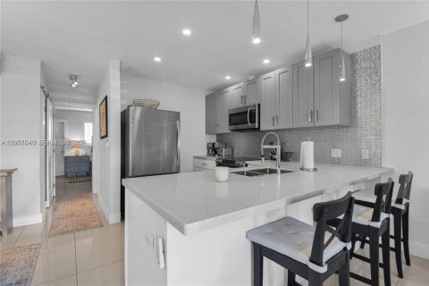 Copropriété à louer à Fort Lauderdale, Floride: 1 chambre, 62.71 m2 № 2168162 - photo 6