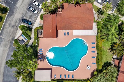 Condominio en alquiler en Coconut Creek, Florida, 2 dormitorios, 120.77 m2 № 1221364 - foto 1