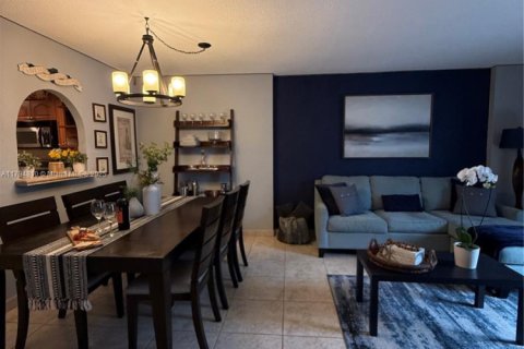 Condo in Miami Beach, Florida, 1 bedroom  № 1980265 - photo 21