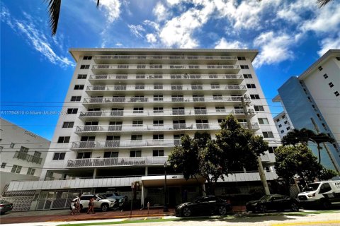 Condo in Miami Beach, Florida, 1 bedroom  № 1980265 - photo 2