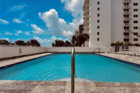 Condo in Miami Beach, Florida, 1 bedroom  № 1980265 - photo 6