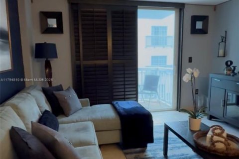 Condo in Miami Beach, Florida, 1 bedroom  № 1980265 - photo 20