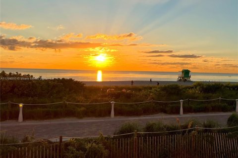 Condo in Miami Beach, Florida, 1 bedroom  № 1980265 - photo 7