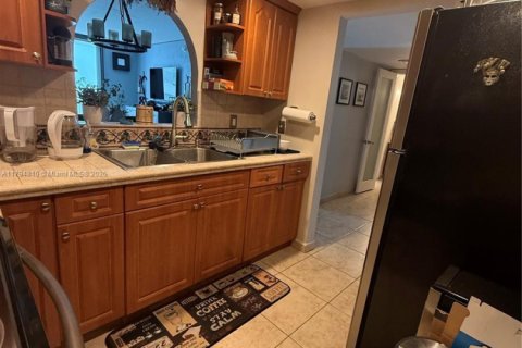 Condo in Miami Beach, Florida, 1 bedroom  № 1980265 - photo 16