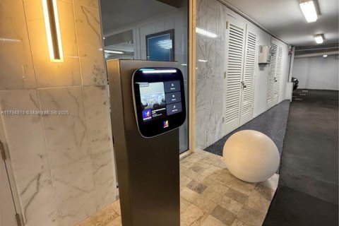 Condo in Miami Beach, Florida, 1 bedroom  № 1980265 - photo 9