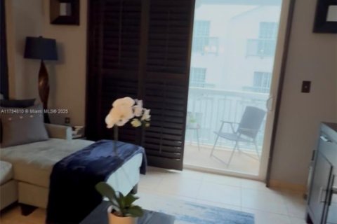 Condo in Miami Beach, Florida, 1 bedroom  № 1980265 - photo 26
