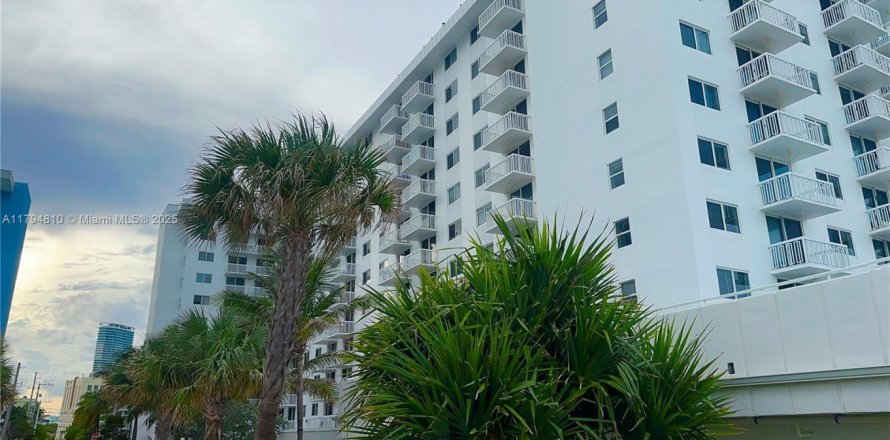 Condo in Miami Beach, Florida, 1 bedroom  № 1980265
