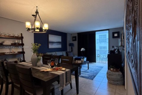 Condo in Miami Beach, Florida, 1 bedroom  № 1980265 - photo 19