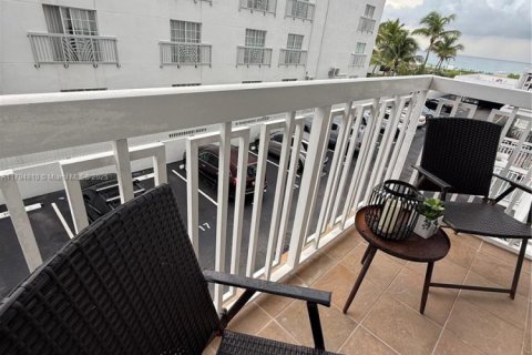 Condo in Miami Beach, Florida, 1 bedroom  № 1980265 - photo 29