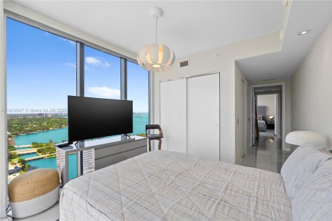 Condo in Miami, Florida, 3 bedrooms  № 2018177 - photo 23