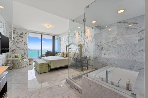 Condo in Miami, Florida, 3 bedrooms  № 2018177 - photo 17