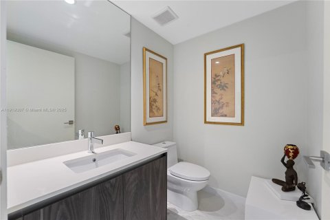 Condo in Miami, Florida, 3 bedrooms  № 2018177 - photo 18
