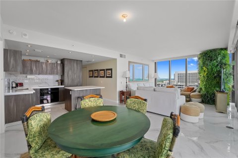 Condo in Miami, Florida, 3 bedrooms  № 2018177 - photo 7