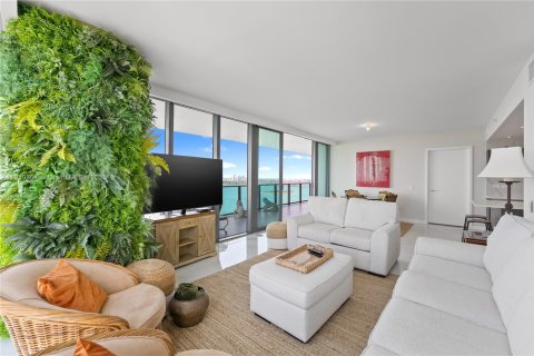 Condo in Miami, Florida, 3 bedrooms  № 2018177 - photo 2