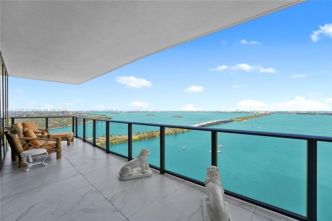 Condo in Miami, Florida, 3 bedrooms  № 2018177 - photo 3