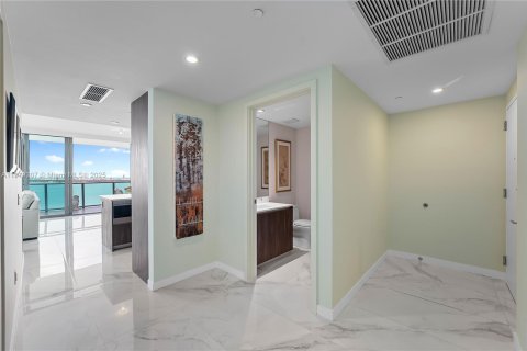 Condo in Miami, Florida, 3 bedrooms  № 2018177 - photo 15