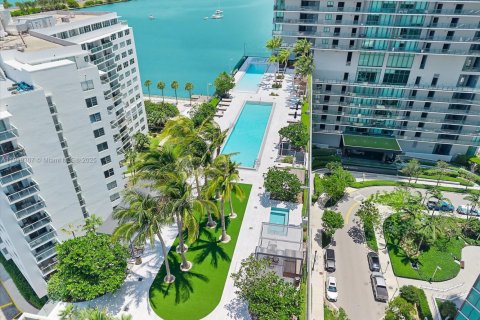 Condo in Miami, Florida, 3 bedrooms  № 2018177 - photo 29