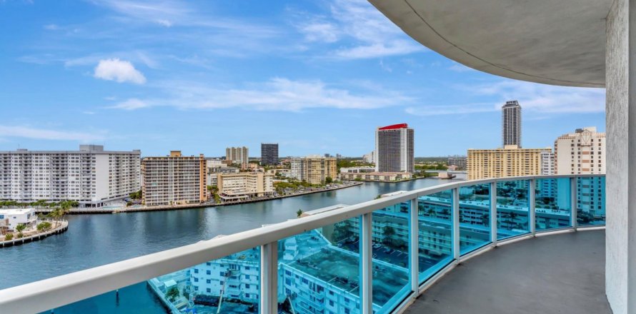 Condominio en Hallandale Beach, Florida, 3 dormitorios № 1026851