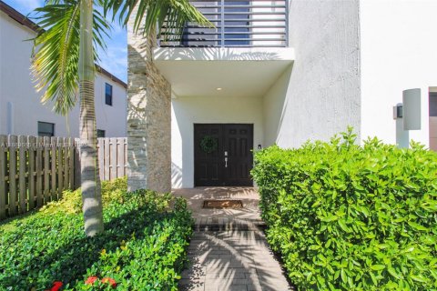 Снять в аренду виллу или дом в Майами, Флорида 4 спальни, 246.56м2, № 1938940 - фото 4