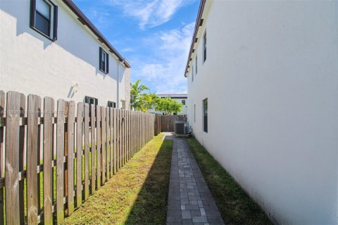 Снять в аренду виллу или дом в Майами, Флорида 4 спальни, 246.56м2, № 1938940 - фото 21