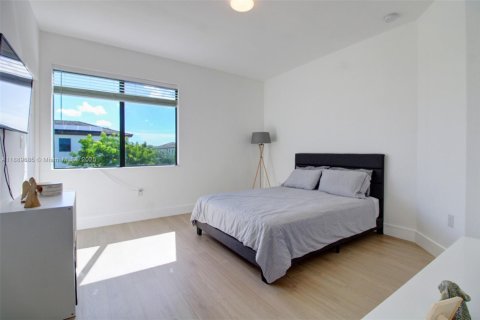 Снять в аренду виллу или дом в Майами, Флорида 4 спальни, 246.56м2, № 1938940 - фото 28