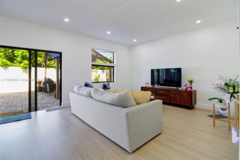 Снять в аренду виллу или дом в Майами, Флорида 4 спальни, 246.56м2, № 1938940 - фото 16