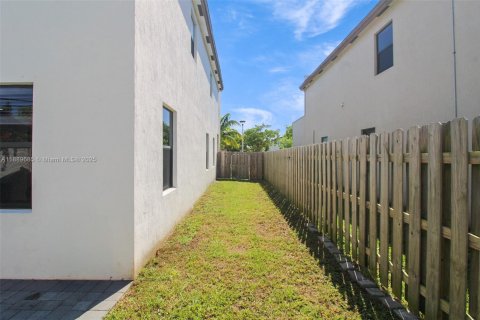 Снять в аренду виллу или дом в Майами, Флорида 4 спальни, 246.56м2, № 1938940 - фото 20