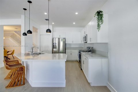 Снять в аренду виллу или дом в Майами, Флорида 4 спальни, 246.56м2, № 1938940 - фото 11