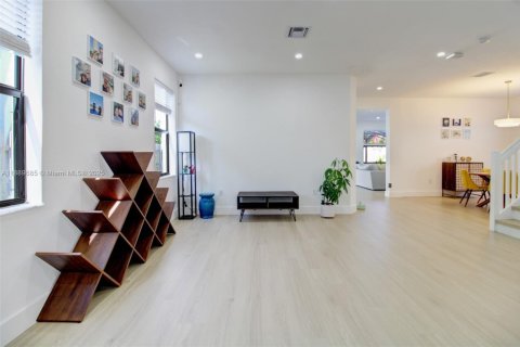 Снять в аренду виллу или дом в Майами, Флорида 4 спальни, 246.56м2, № 1938940 - фото 5