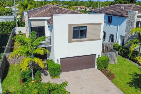 Снять в аренду виллу или дом в Майами, Флорида 4 спальни, 246.56м2, № 1938940 - фото 3