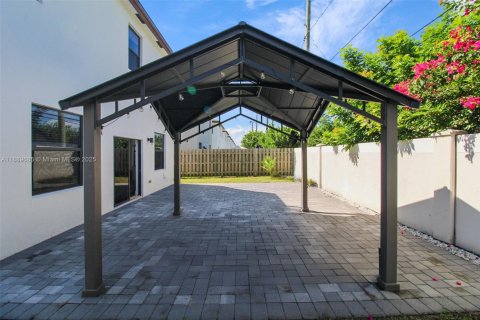 Снять в аренду виллу или дом в Майами, Флорида 4 спальни, 246.56м2, № 1938940 - фото 19