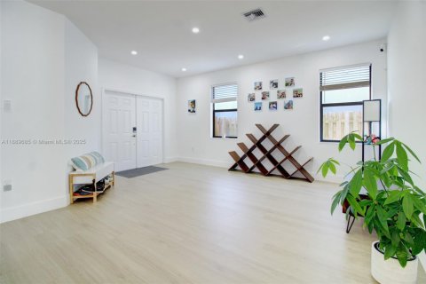 Снять в аренду виллу или дом в Майами, Флорида 4 спальни, 246.56м2, № 1938940 - фото 6