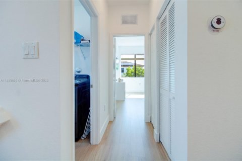 Снять в аренду виллу или дом в Майами, Флорида 4 спальни, 246.56м2, № 1938940 - фото 26