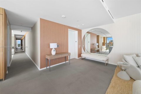 Condo in Hallandale Beach, Florida, 3 bedrooms  № 1991366 - photo 17